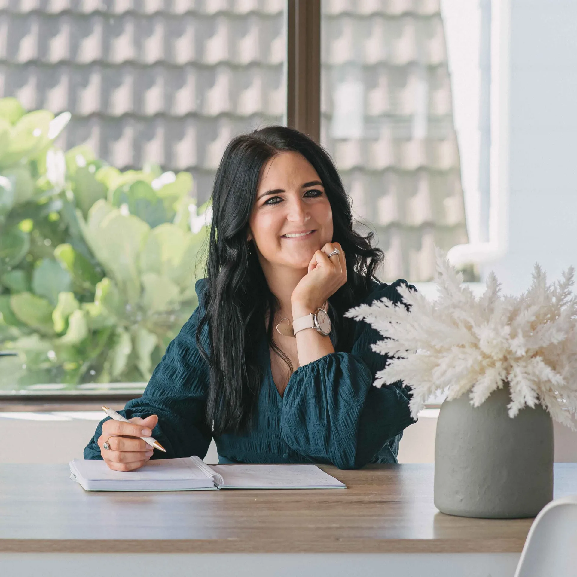 Rebecca Rhodes, Graphic Designer freelancer